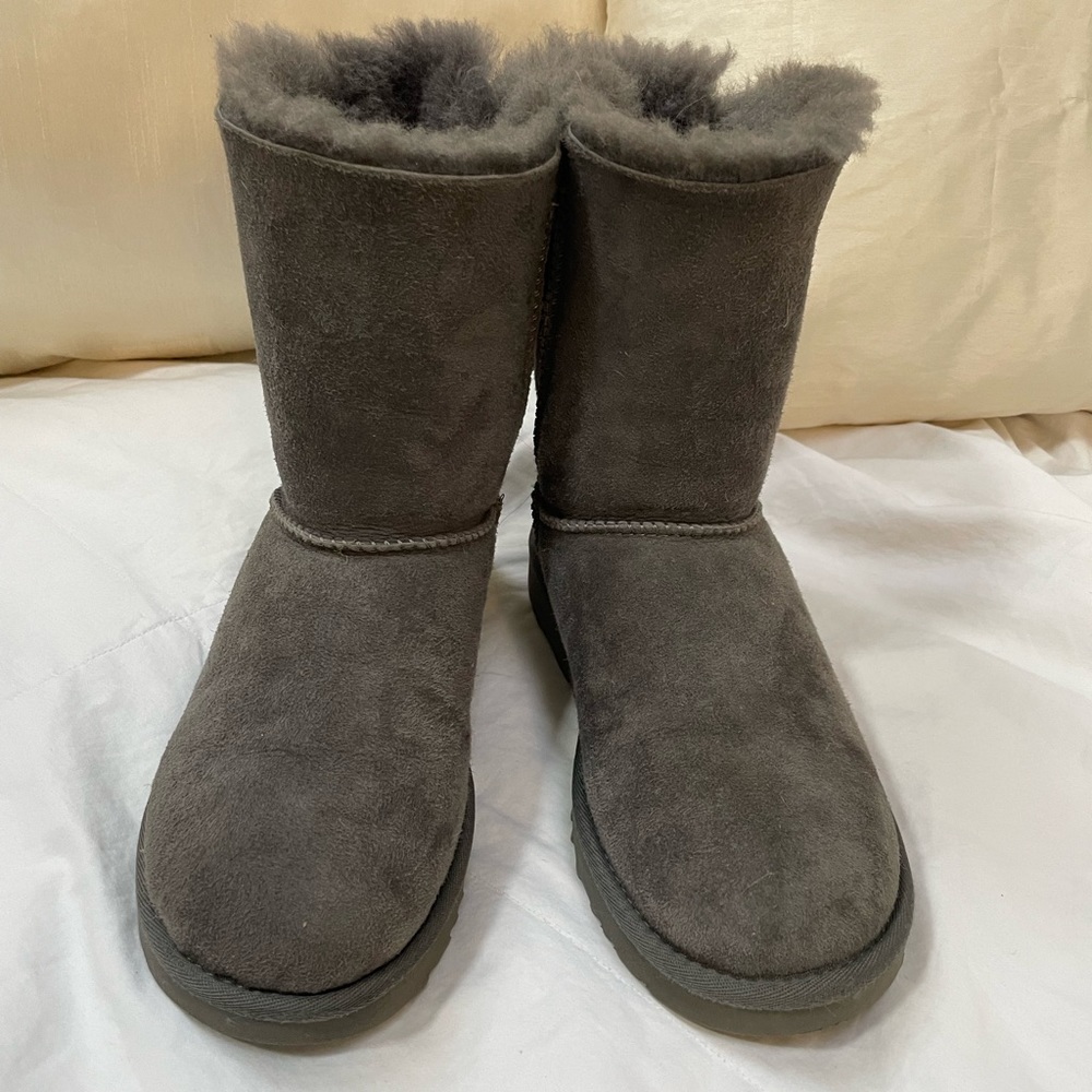 Ugg Bailey Bow grey size 6 womens